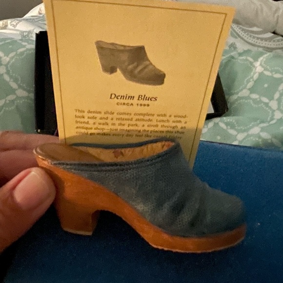 Just the Right Shoe by Raine - Picture 2 of 15